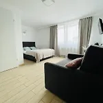 I Ula Z Pieknym Ogrodem I Sniadaniami 홈스테이