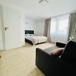 홈스테이 I Ula Z Pieknym Ogrodem I Sniadaniami 우스트 노리 모르스키