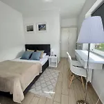 I Ula Z Pieknym Ogrodem I Sniadaniami 홈스테이