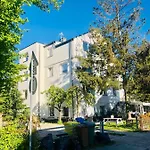 홈스테이 I Ula Z Pieknym Ogrodem I Sniadaniami
