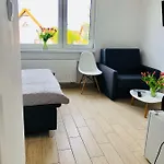I Ula Z Pieknym Ogrodem I Sniadaniami 홈스테이 *