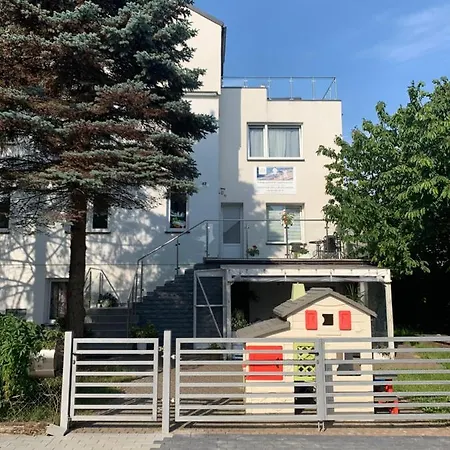 Goscinne I Ula * 尤斯托尼莫斯基