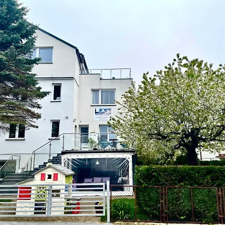 Goscinne I Ula 民宿 尤斯托尼莫斯基