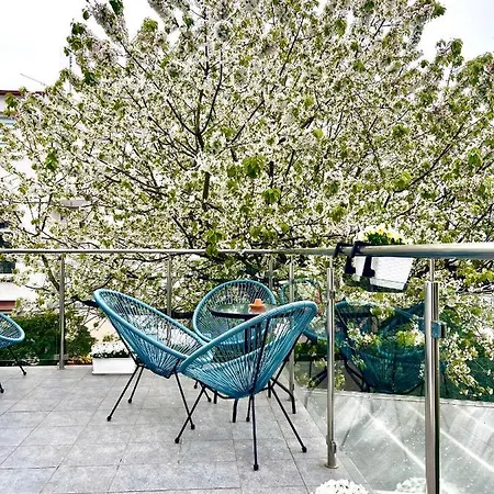 民宿 Goscinne I Ula 尤斯托尼莫斯基