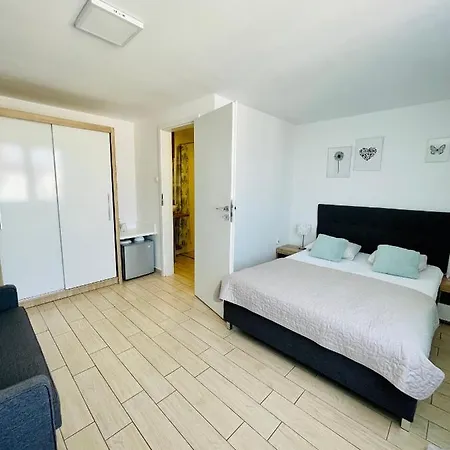 Goscinne I Ula 尤斯托尼莫斯基