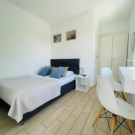 民宿 Goscinne I Ula 尤斯托尼莫斯基