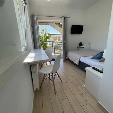 Goscinne I Ula * 尤斯托尼莫斯基