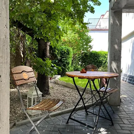 I Ula Z Pieknym Ogrodem I Sniadaniami Ustronie Morskie