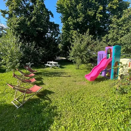 Goscinne I Ula Homestay *