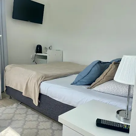 Goscinne I Ula 民宿 尤斯托尼莫斯基