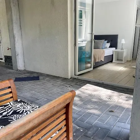 民宿 Goscinne I Ula 尤斯托尼莫斯基