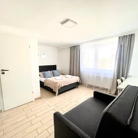 Goscinne I Ula Homestay *