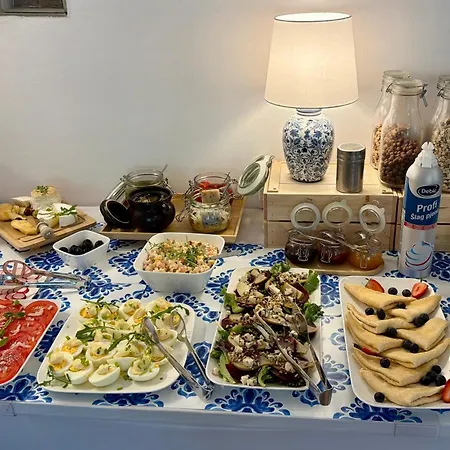 I Ula Z Pieknym Ogrodem I Sniadaniami Rum i privatbostad Ustronie Morskie