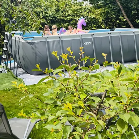 I Ula Z Pieknym Ogrodem I Sniadaniami Ustronie Morskie
