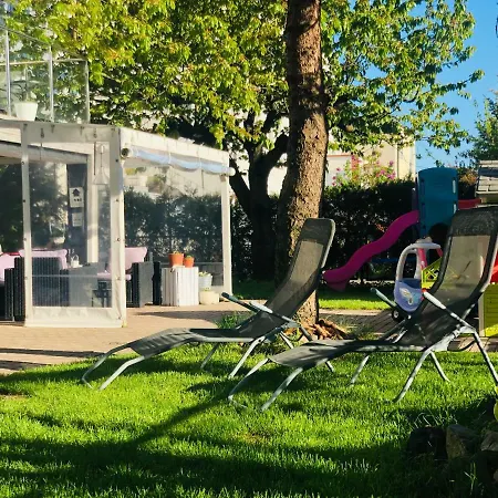I Ula Z Pieknym Ogrodem I Sniadaniami *