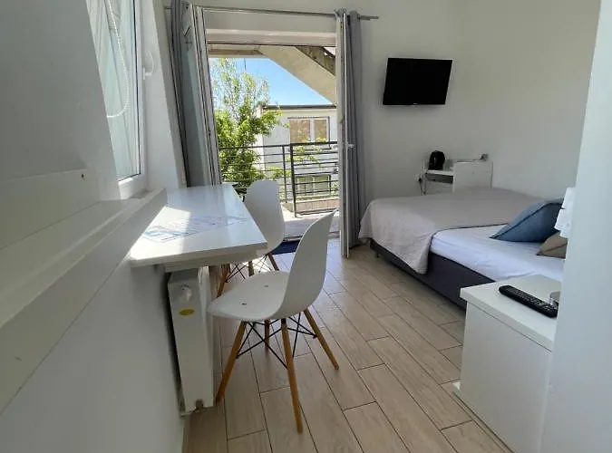 Goscinne I Ula * אוסטרוני מורסקי