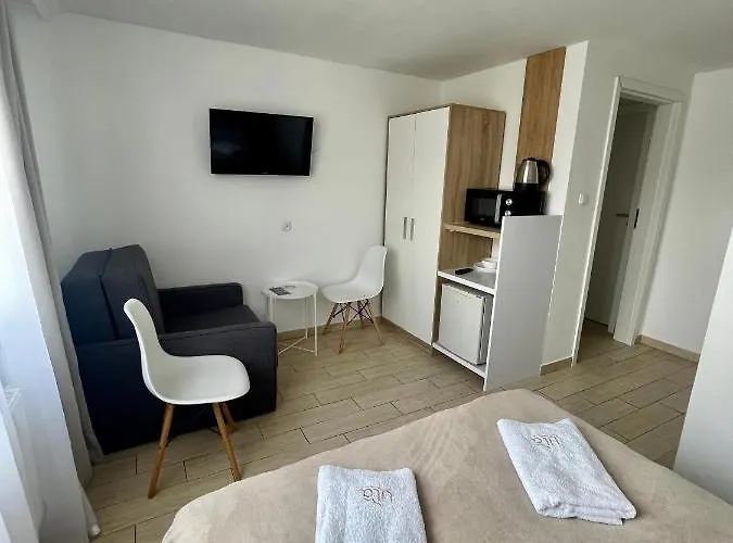 Goscinne I Ula * אוסטרוני מורסקי