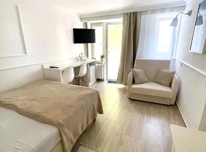 Goscinne I Ula * אוסטרוני מורסקי